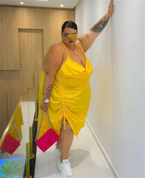 erome thais carla|Fotos: Nua, Thais Carla exibe o corpo e dá lição de autoestima .